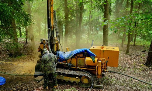 Những người săn tìm kho báu mới cho biết họ đã tiến gần đến thành công trong việc truy tìm  kho báu hơn 60 tỷ USD của Hitler (50 tỷ bảng Anh) bị Đức quốc xã bỏ lại khi chạy trốn khỏi một thị trấn của cộng hòa Séc năm 1945.